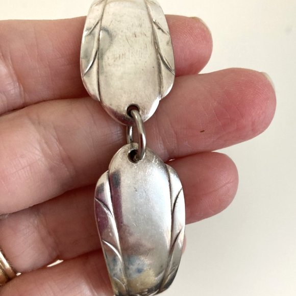 Vintage flatware bracelet with novel clasp - Picture 3 of 5